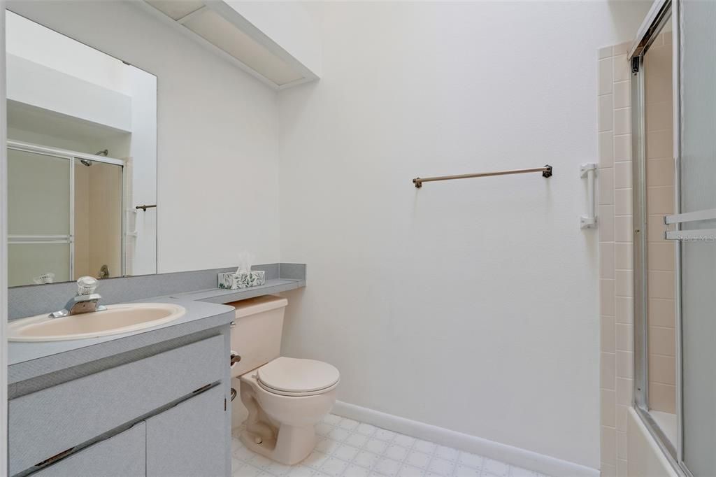 For Sale: $215,000 (2 beds, 2 baths, 1293 Square Feet)