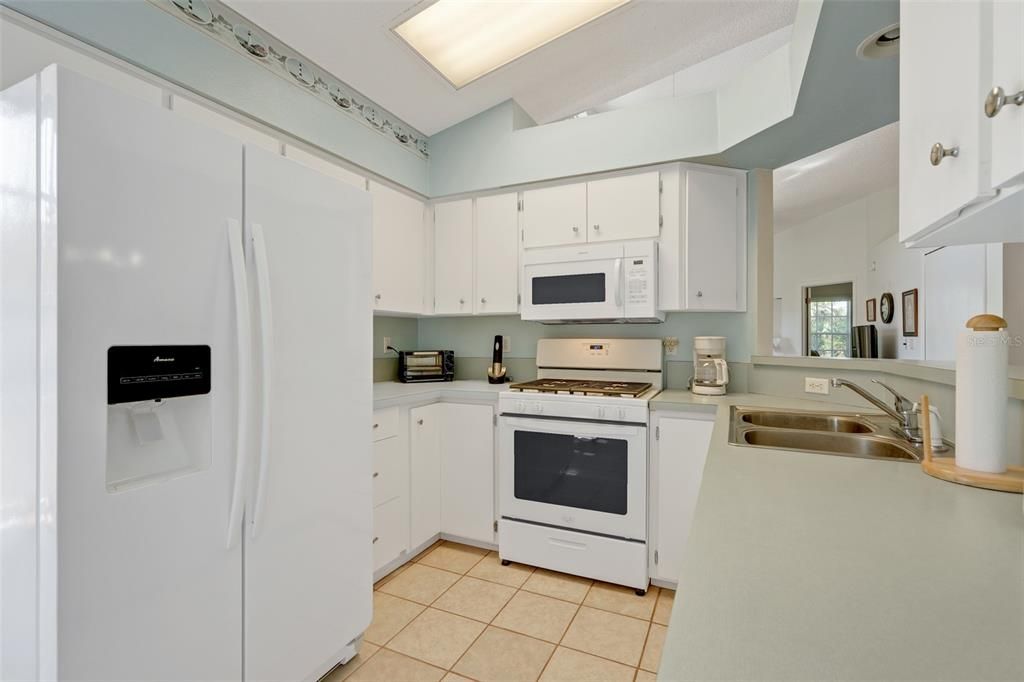 For Sale: $215,000 (2 beds, 2 baths, 1293 Square Feet)