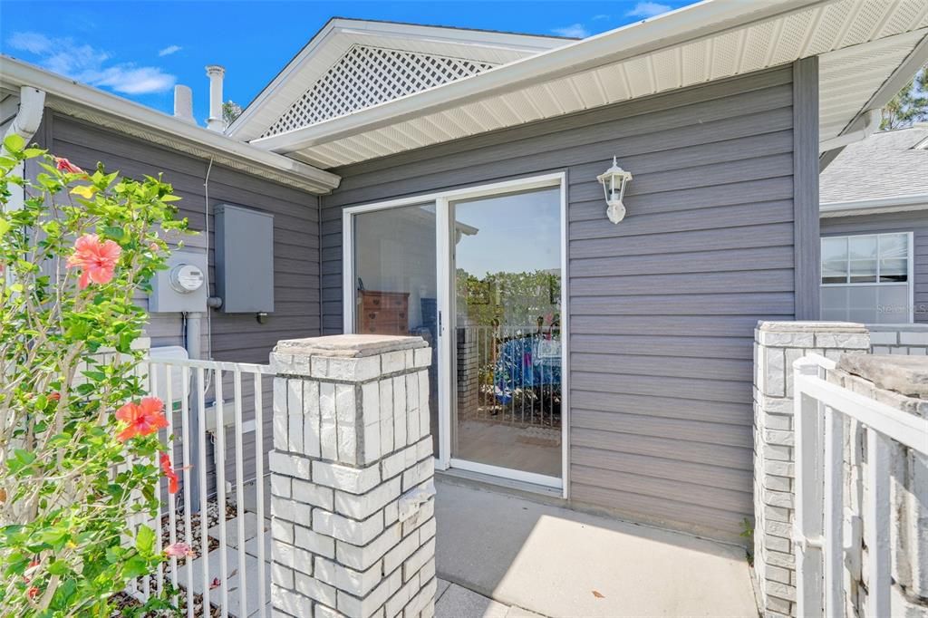 For Sale: $215,000 (2 beds, 2 baths, 1293 Square Feet)