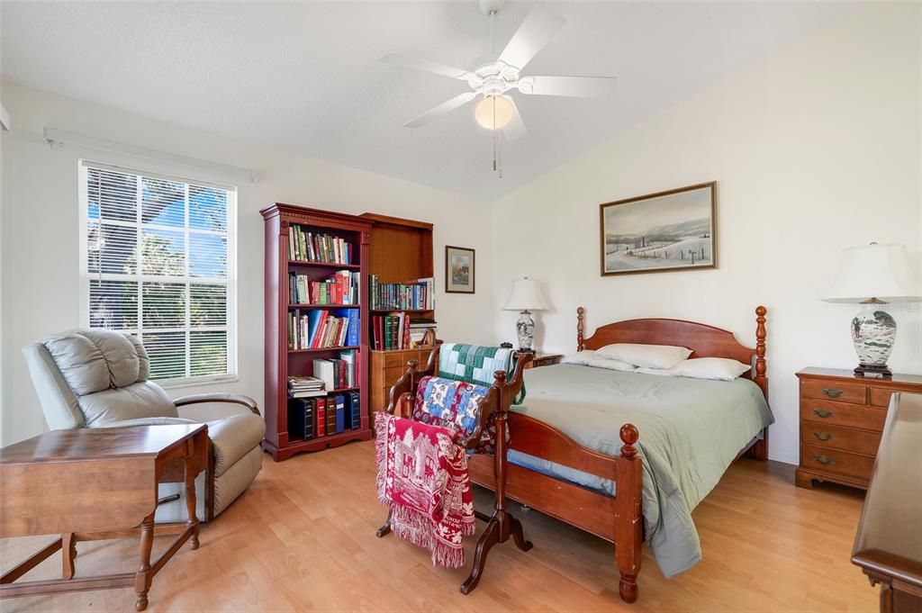 For Sale: $215,000 (2 beds, 2 baths, 1293 Square Feet)