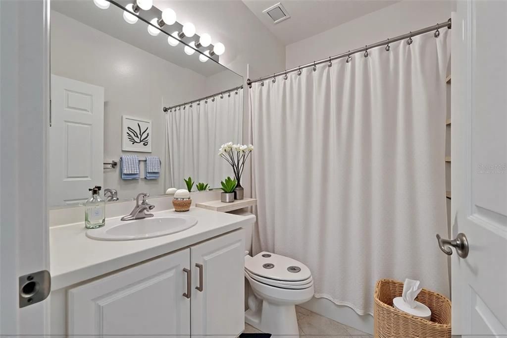 На продажу: $255,000 (2 спален, 2 ванн, 1291 Квадратных фут)