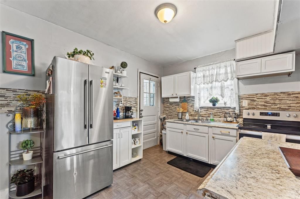 На продажу: $172,000 (4 спален, 2 ванн, 1399 Квадратных фут)