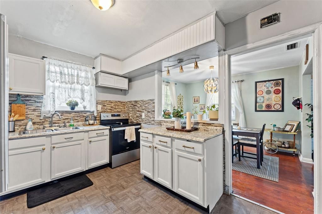 На продажу: $172,000 (4 спален, 2 ванн, 1399 Квадратных фут)