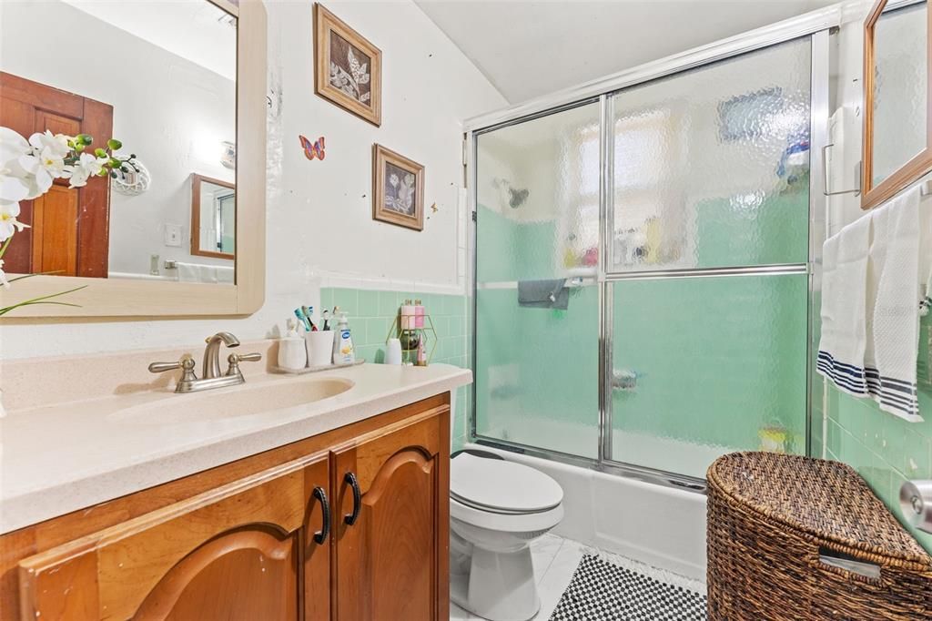 На продажу: $172,000 (4 спален, 2 ванн, 1399 Квадратных фут)