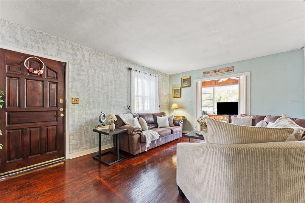 На продажу: $172,000 (4 спален, 2 ванн, 1399 Квадратных фут)