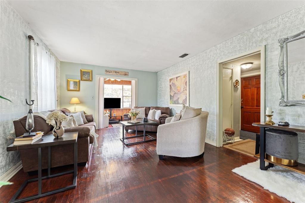 На продажу: $172,000 (4 спален, 2 ванн, 1399 Квадратных фут)