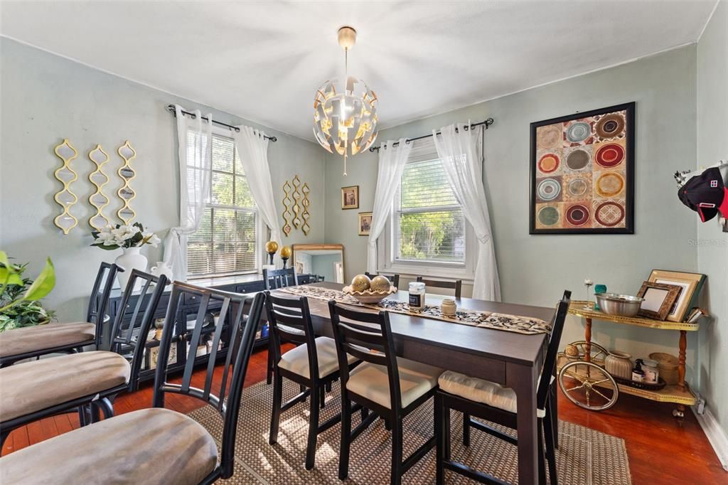 На продажу: $172,000 (4 спален, 2 ванн, 1399 Квадратных фут)