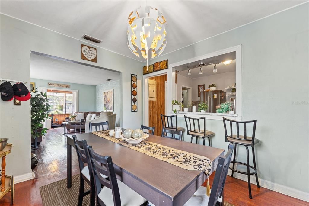 На продажу: $172,000 (4 спален, 2 ванн, 1399 Квадратных фут)