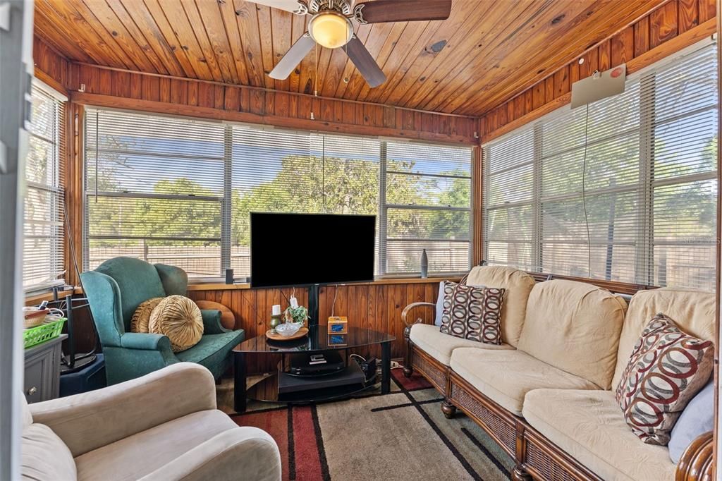 На продажу: $172,000 (4 спален, 2 ванн, 1399 Квадратных фут)