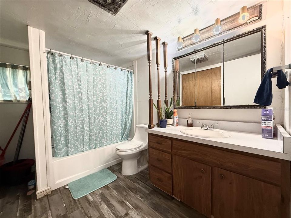 For Sale: $146,000 (3 beds, 1 baths, 1100 Square Feet)