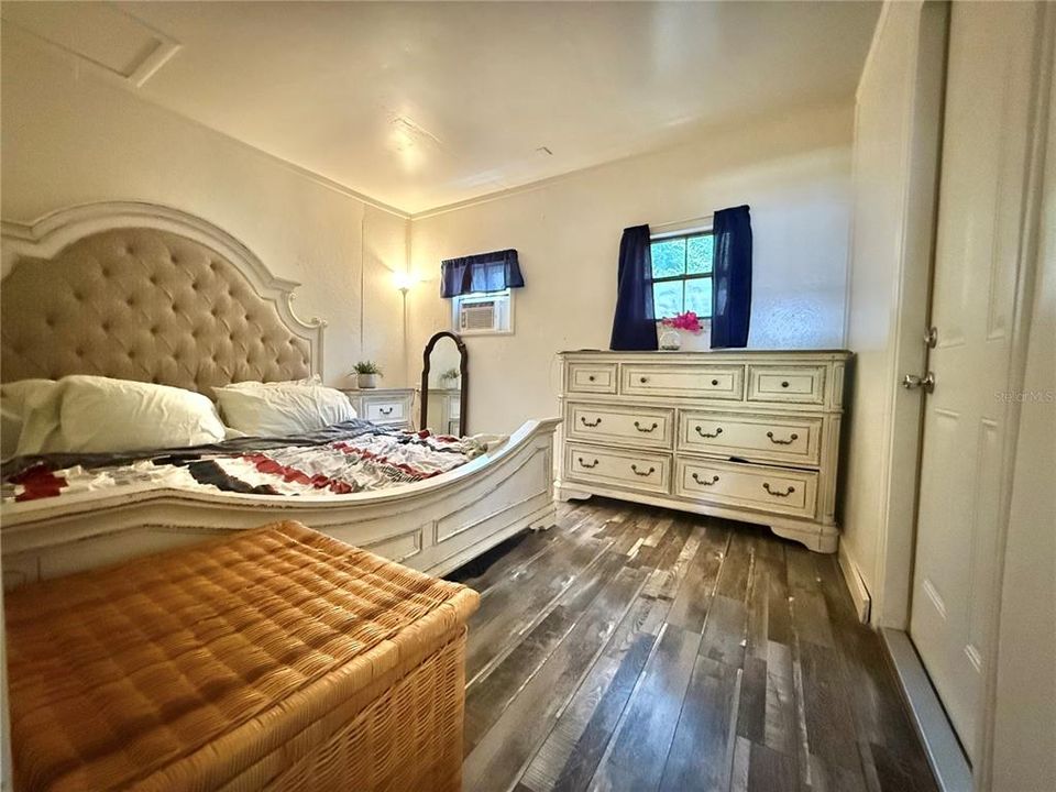 For Sale: $146,000 (3 beds, 1 baths, 1100 Square Feet)