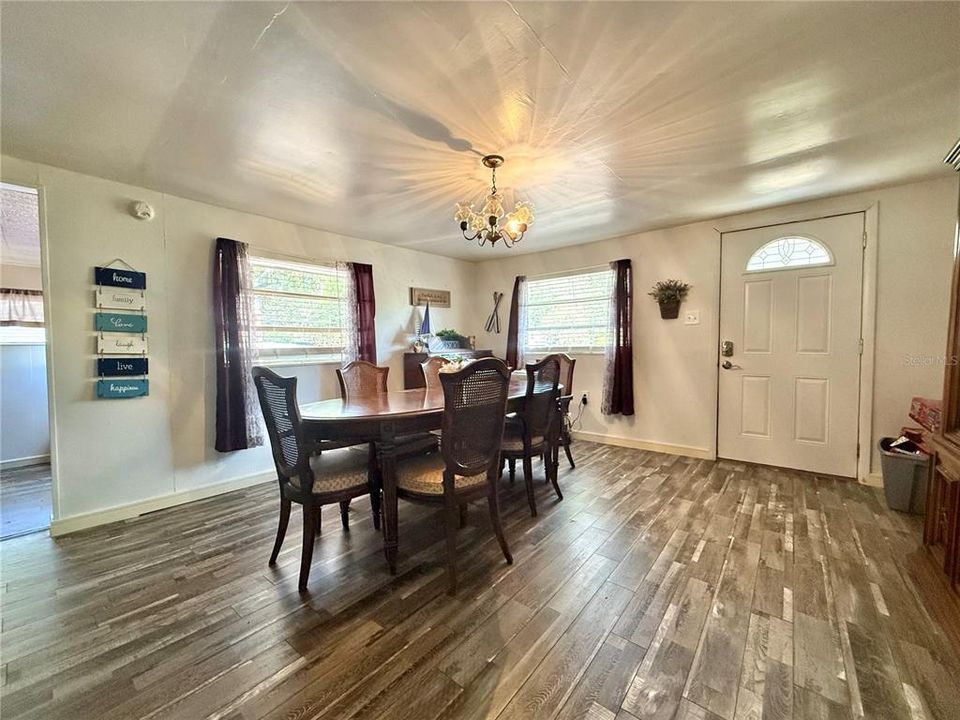 For Sale: $146,000 (3 beds, 1 baths, 1100 Square Feet)