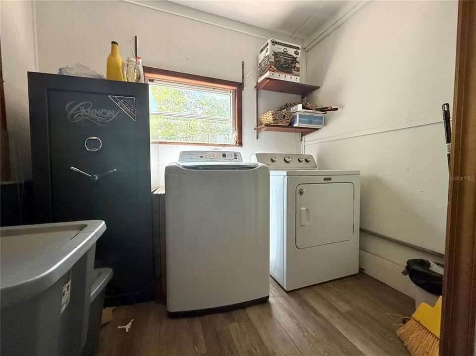 For Sale: $146,000 (3 beds, 1 baths, 1100 Square Feet)