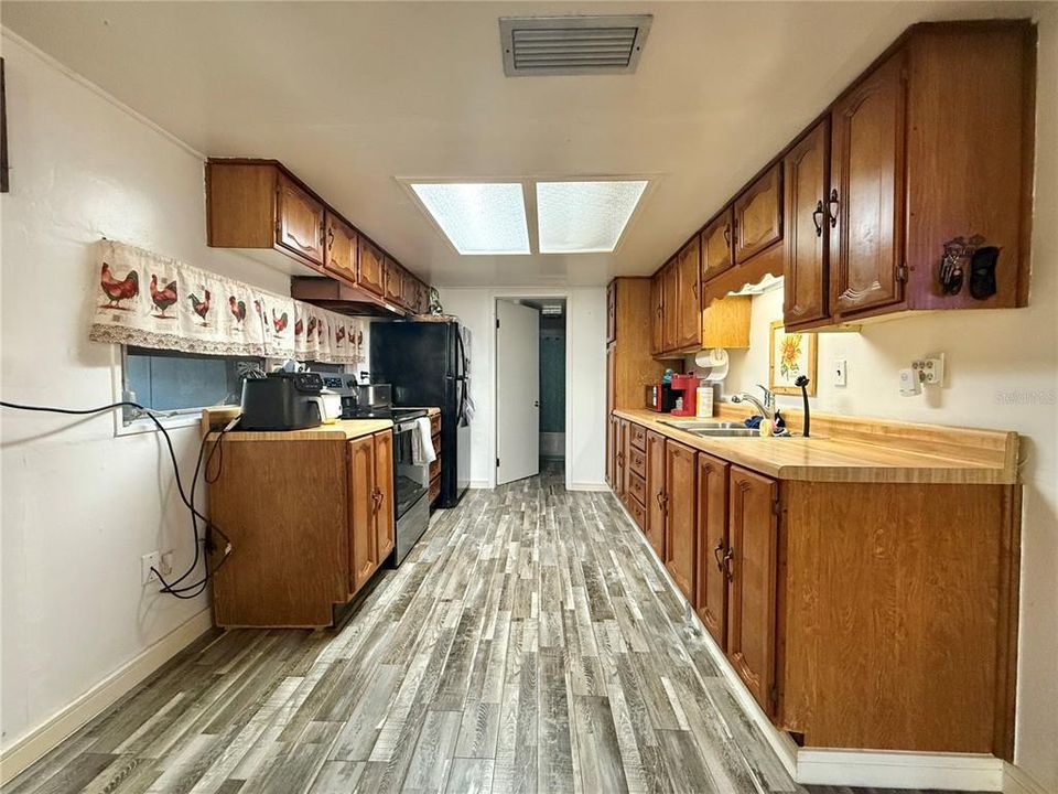 For Sale: $146,000 (3 beds, 1 baths, 1100 Square Feet)