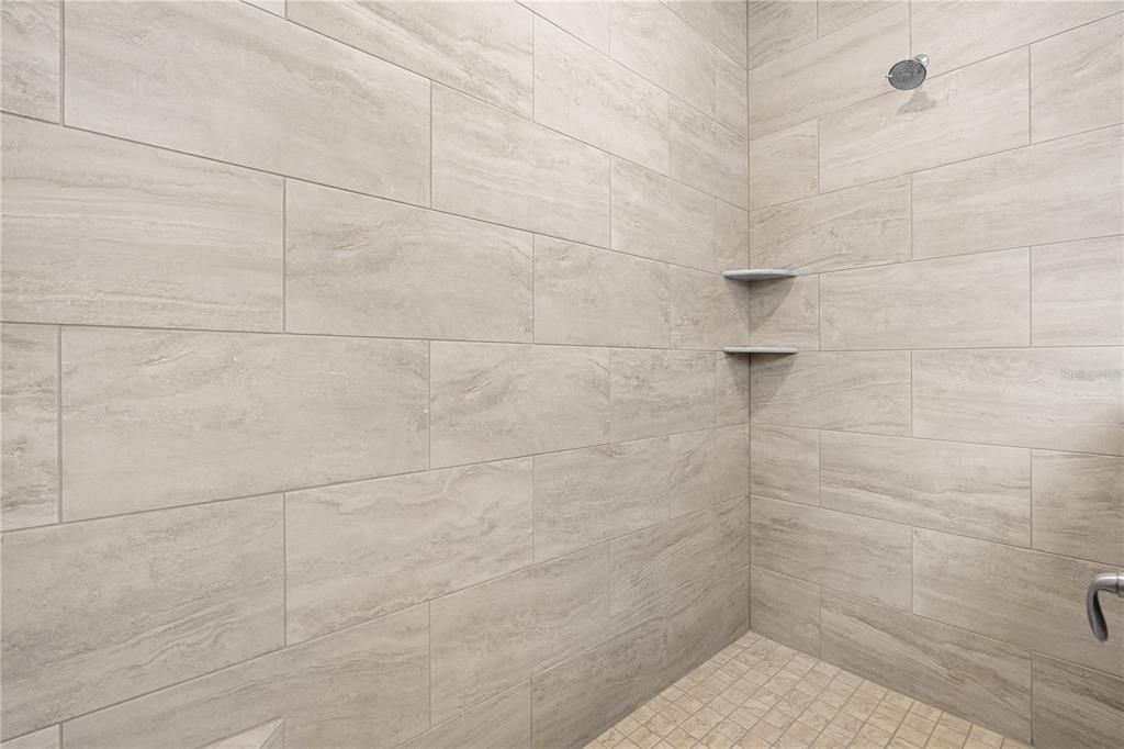 Под контрактом: $299,827 (3 спален, 2 ванн, 1803 Квадратных фут)