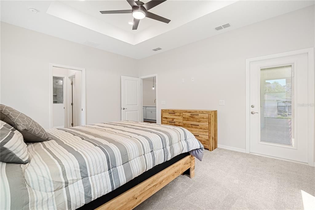 Под контрактом: $299,827 (3 спален, 2 ванн, 1803 Квадратных фут)