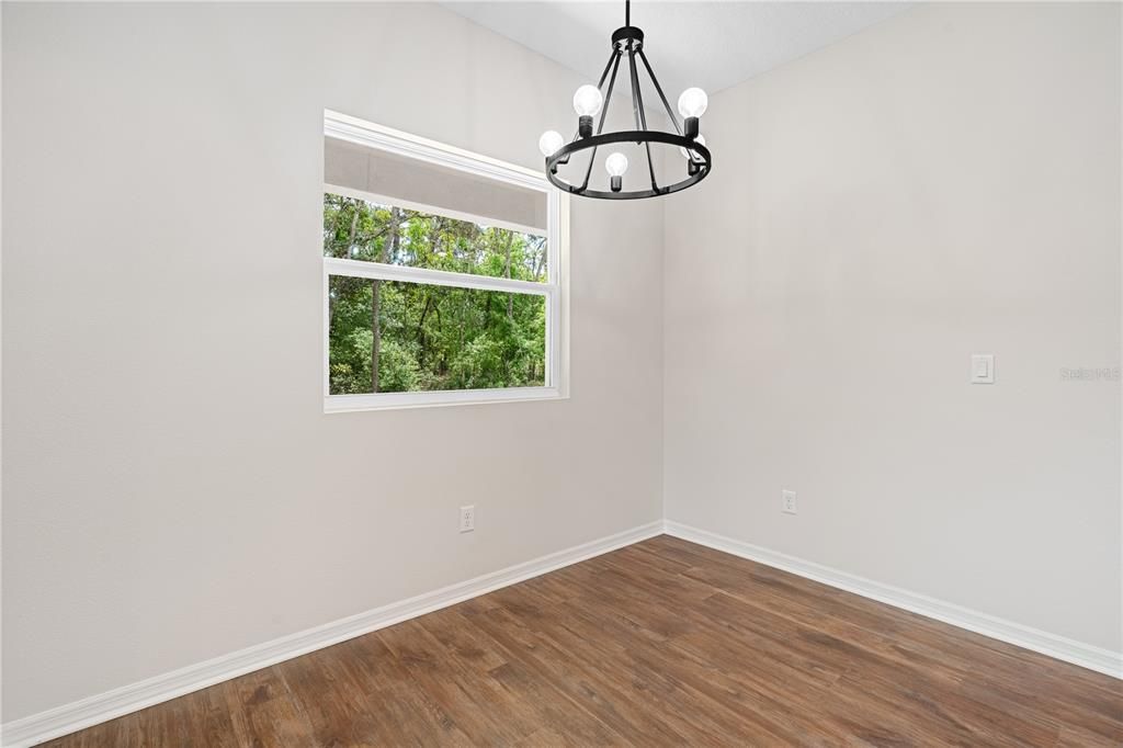 Под контрактом: $299,827 (3 спален, 2 ванн, 1803 Квадратных фут)