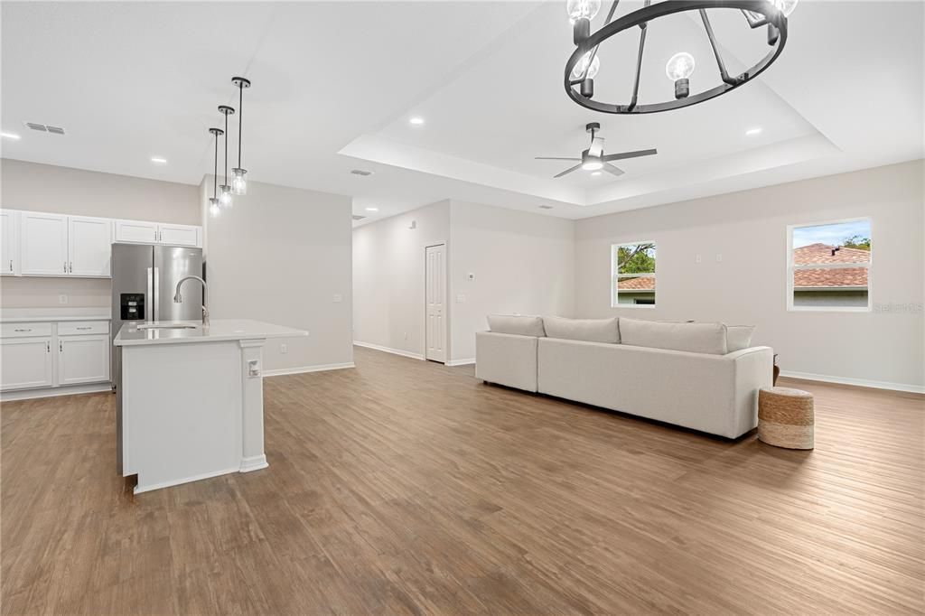 Под контрактом: $299,827 (3 спален, 2 ванн, 1803 Квадратных фут)