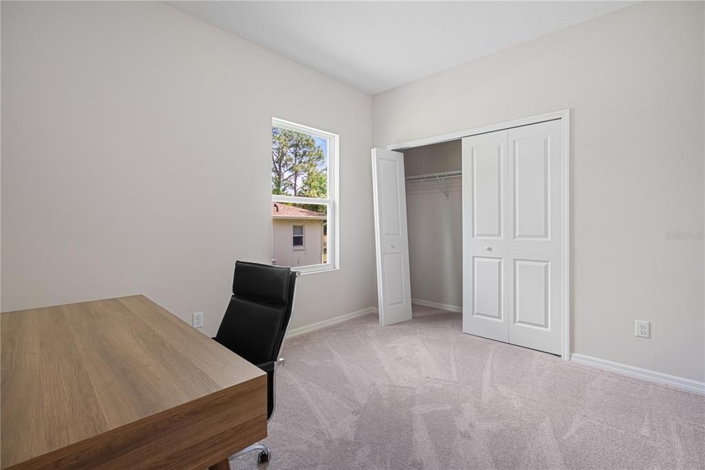 Под контрактом: $299,827 (3 спален, 2 ванн, 1803 Квадратных фут)