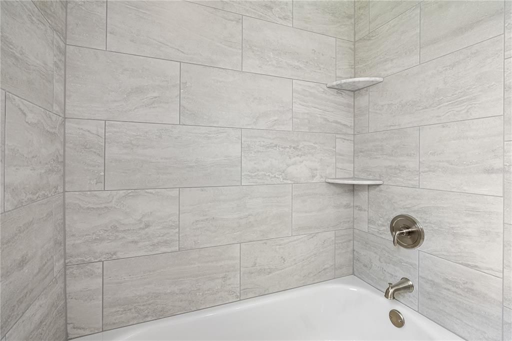 Под контрактом: $299,827 (3 спален, 2 ванн, 1803 Квадратных фут)