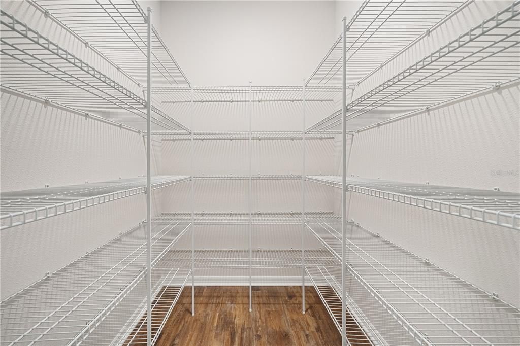 Под контрактом: $299,827 (3 спален, 2 ванн, 1803 Квадратных фут)