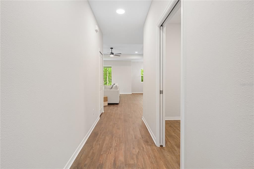 Под контрактом: $299,827 (3 спален, 2 ванн, 1803 Квадратных фут)