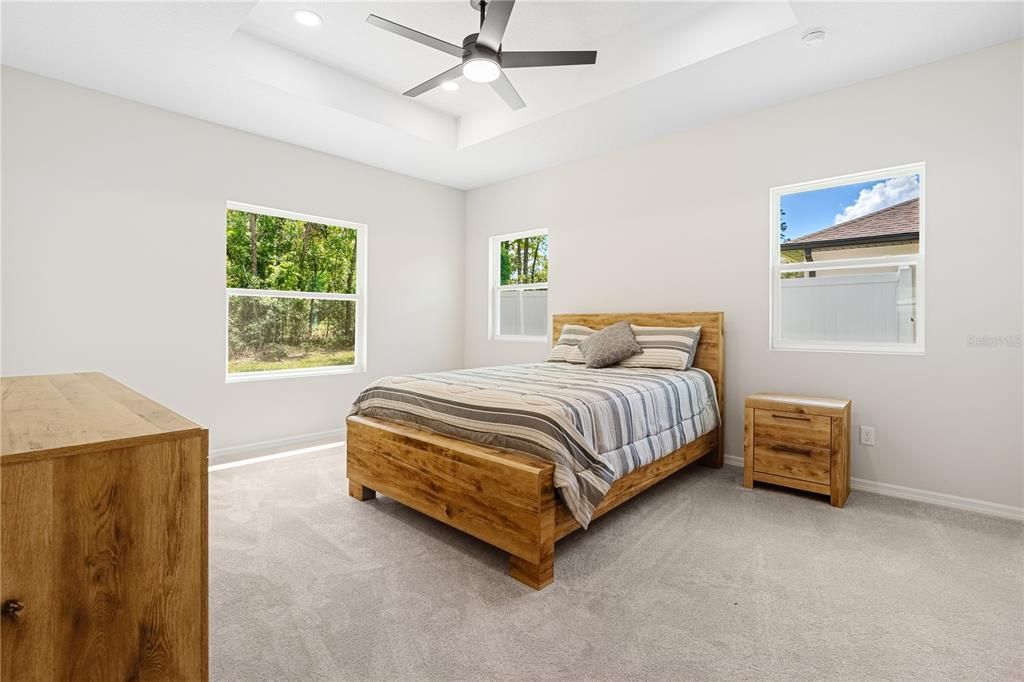 Под контрактом: $299,827 (3 спален, 2 ванн, 1803 Квадратных фут)