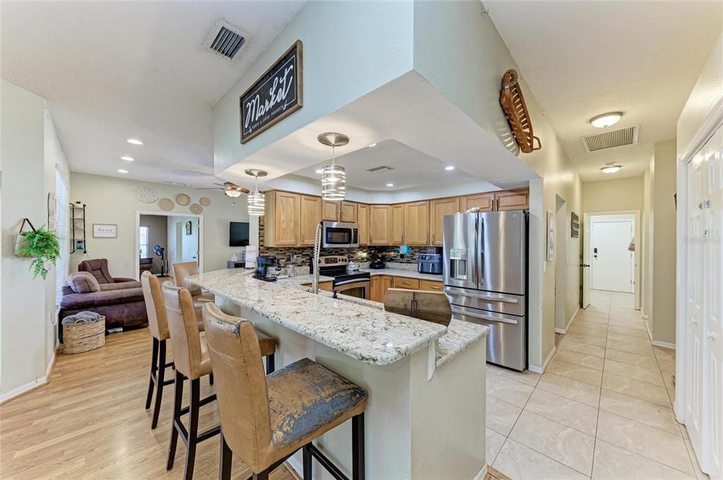 Под контрактом: $778,999 (3 спален, 2 ванн, 2785 Квадратных фут)