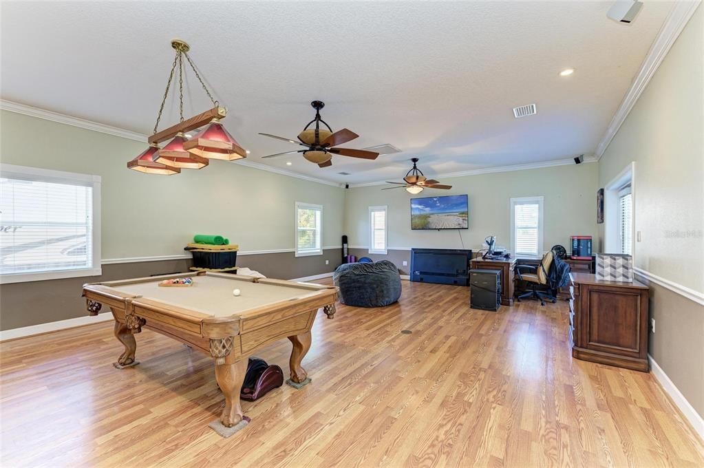 Под контрактом: $778,999 (3 спален, 2 ванн, 2785 Квадратных фут)