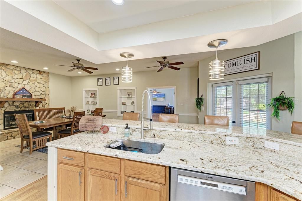 Под контрактом: $778,999 (3 спален, 2 ванн, 2785 Квадратных фут)