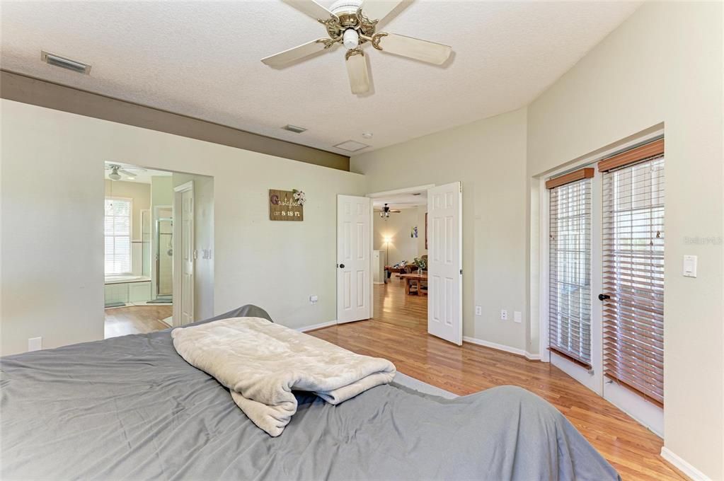 Под контрактом: $778,999 (3 спален, 2 ванн, 2785 Квадратных фут)