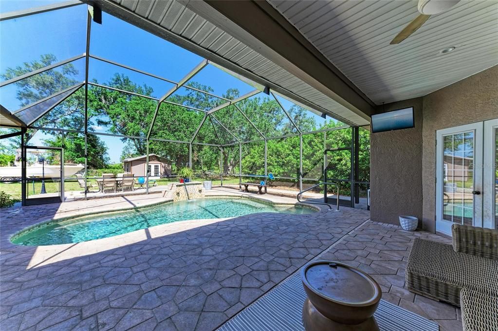 Под контрактом: $778,999 (3 спален, 2 ванн, 2785 Квадратных фут)