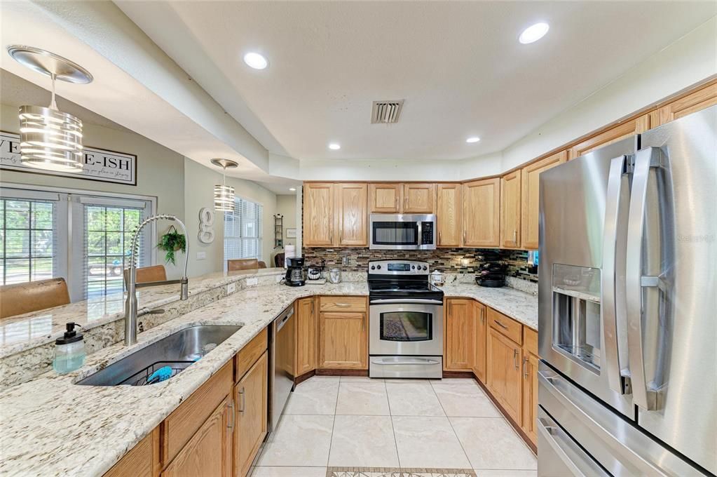 Под контрактом: $778,999 (3 спален, 2 ванн, 2785 Квадратных фут)