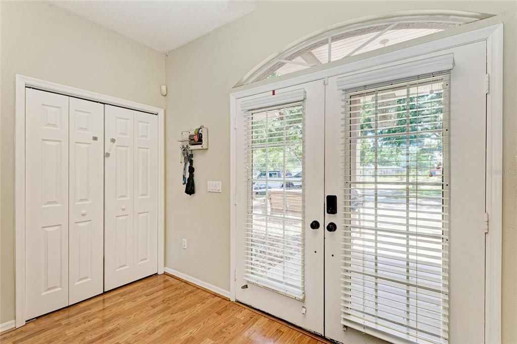 Под контрактом: $778,999 (3 спален, 2 ванн, 2785 Квадратных фут)