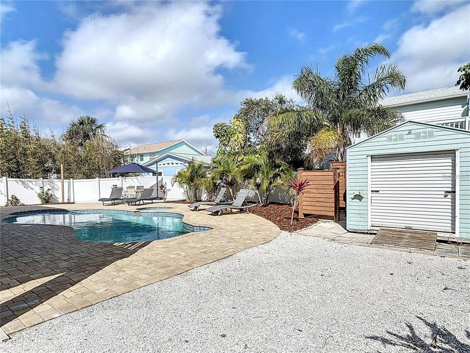 Active With Contract: $961,000 (4 beds, 2 baths, 2400 Square Feet)