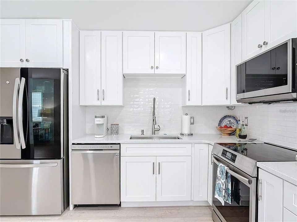 Active With Contract: $961,000 (4 beds, 2 baths, 2400 Square Feet)