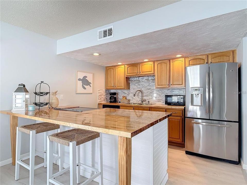 Active With Contract: $961,000 (4 beds, 2 baths, 2400 Square Feet)