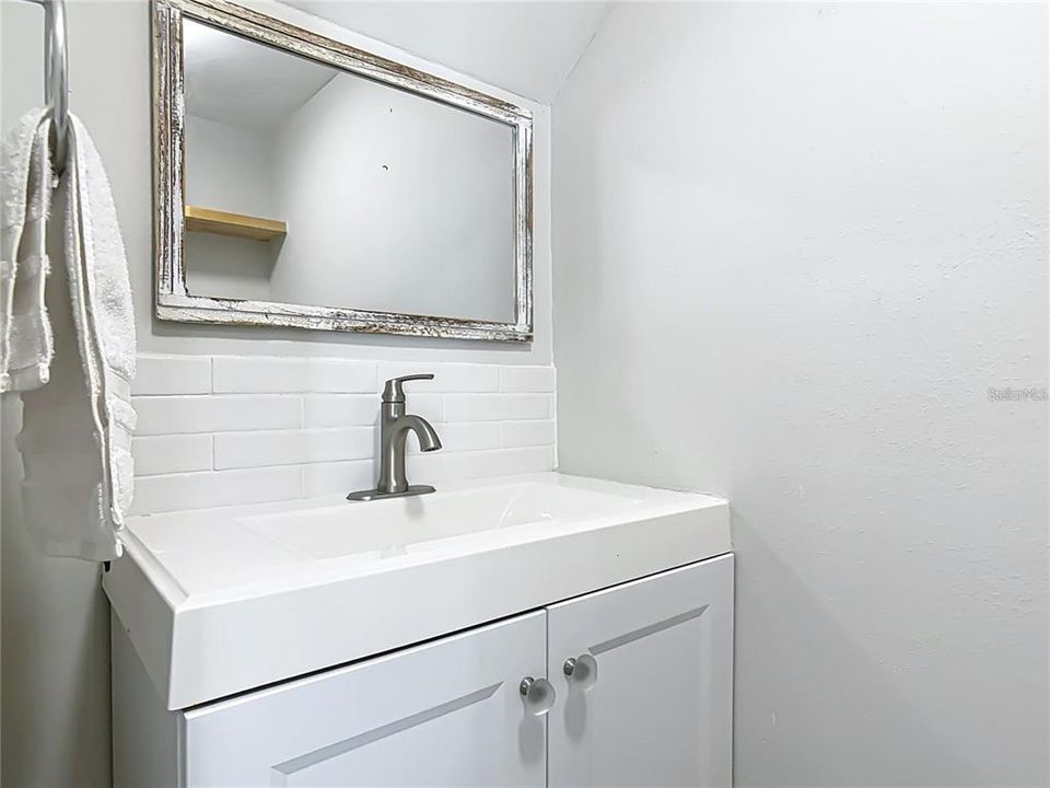 Active With Contract: $961,000 (4 beds, 2 baths, 2400 Square Feet)