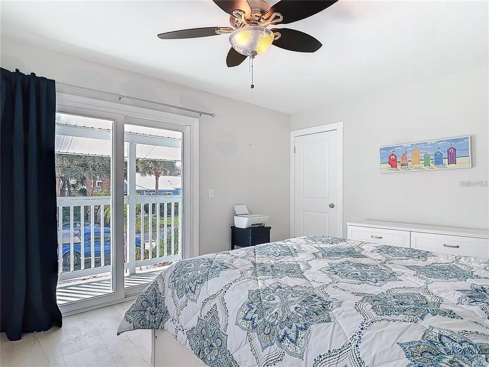 Active With Contract: $961,000 (4 beds, 2 baths, 2400 Square Feet)