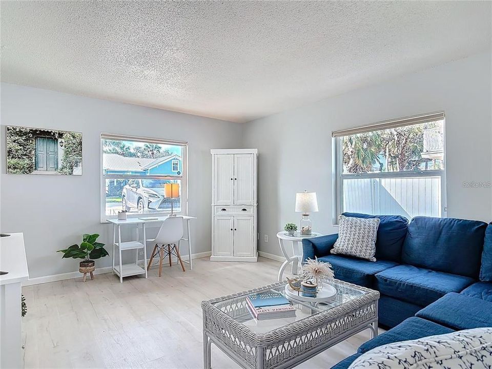 Active With Contract: $961,000 (4 beds, 2 baths, 2400 Square Feet)