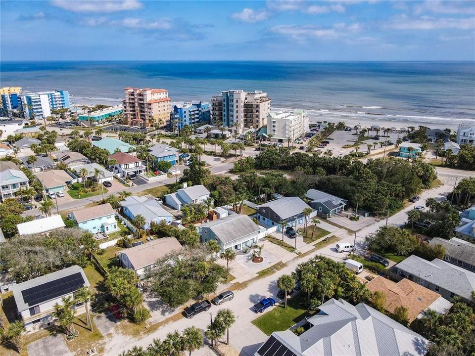 Active With Contract: $961,000 (4 beds, 2 baths, 2400 Square Feet)