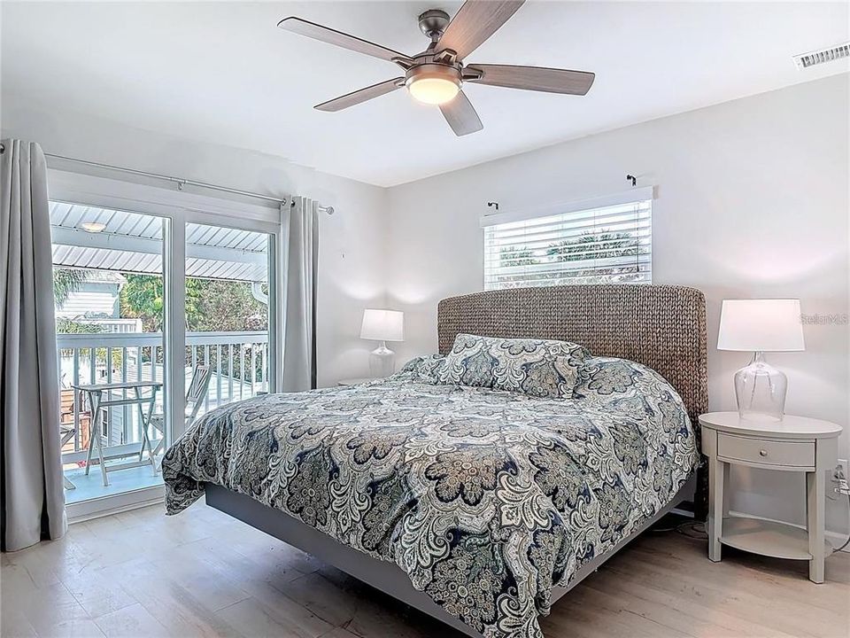 Active With Contract: $961,000 (4 beds, 2 baths, 2400 Square Feet)