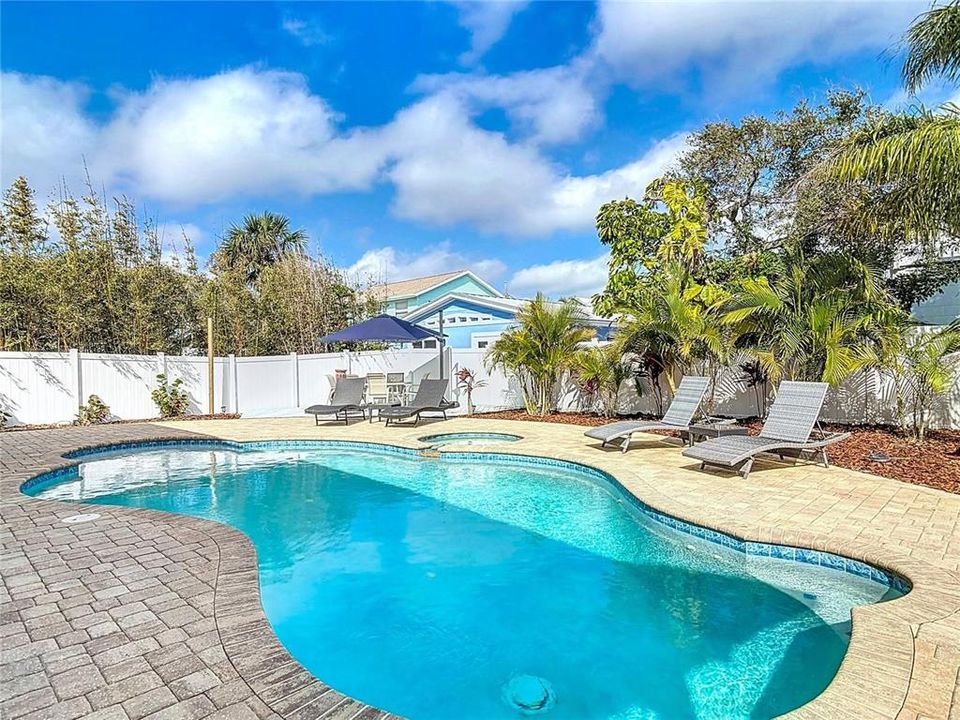 Active With Contract: $961,000 (4 beds, 2 baths, 2400 Square Feet)