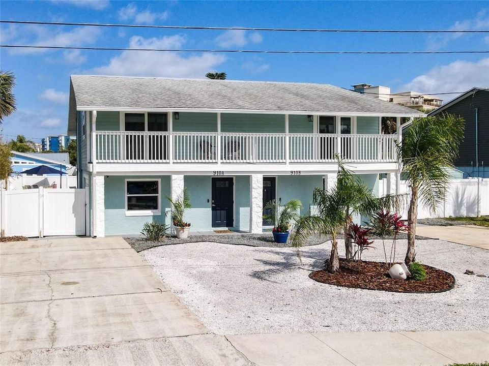 Active With Contract: $961,000 (4 beds, 2 baths, 2400 Square Feet)