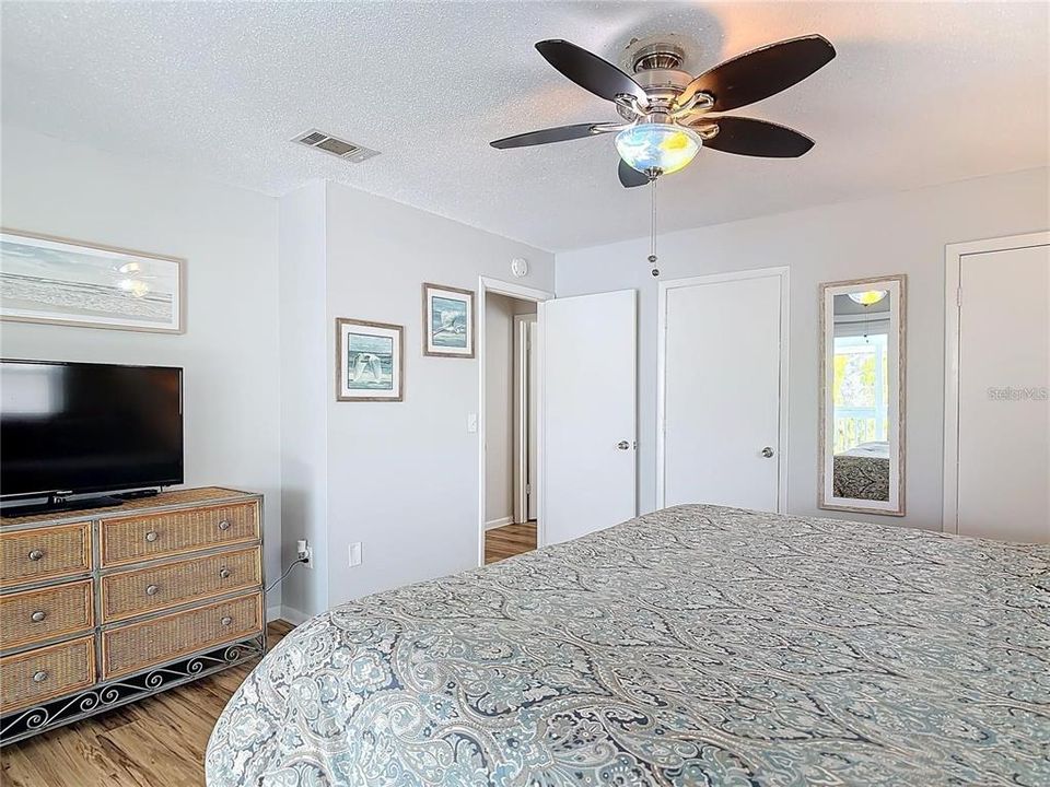 Active With Contract: $961,000 (4 beds, 2 baths, 2400 Square Feet)