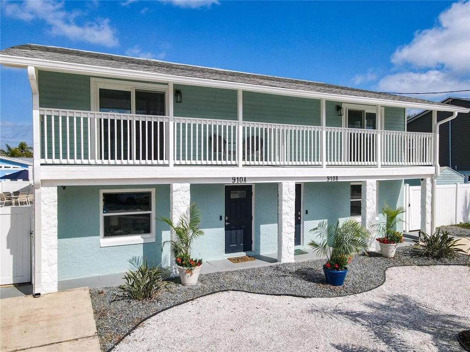 Active With Contract: $961,000 (4 beds, 2 baths, 2400 Square Feet)