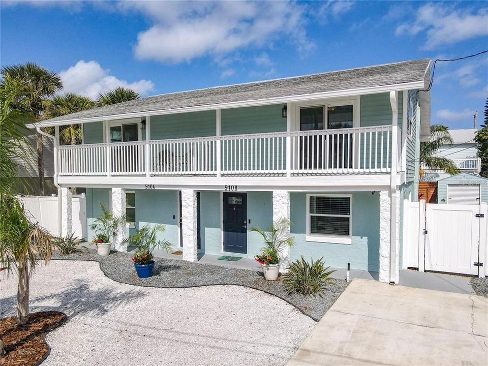 Active With Contract: $961,000 (4 beds, 2 baths, 2400 Square Feet)