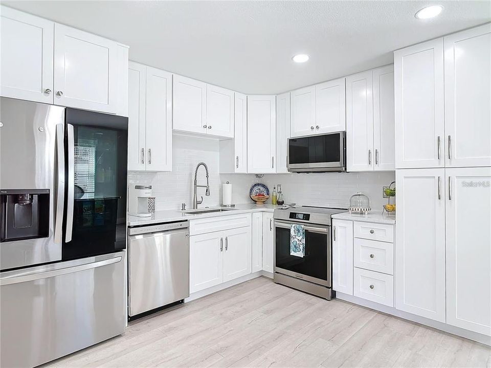 Active With Contract: $961,000 (4 beds, 2 baths, 2400 Square Feet)