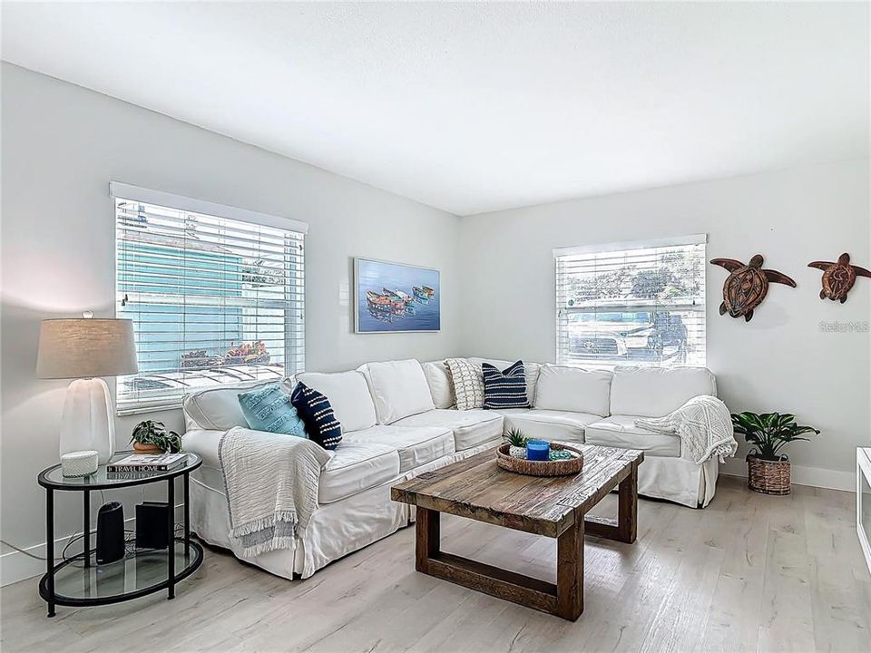 Active With Contract: $961,000 (4 beds, 2 baths, 2400 Square Feet)