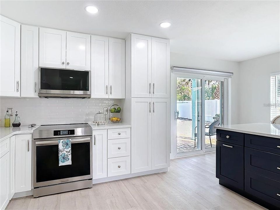 Active With Contract: $961,000 (4 beds, 2 baths, 2400 Square Feet)